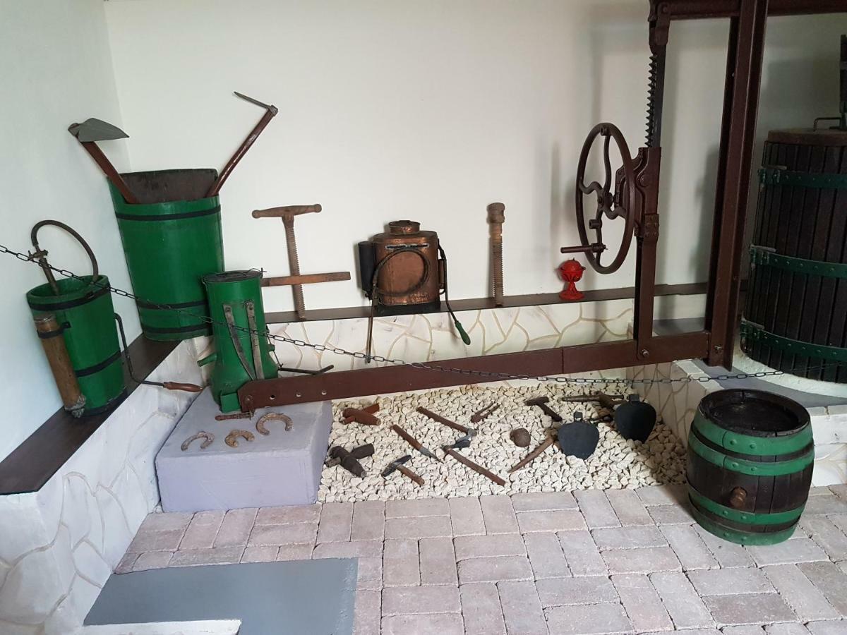 Mönchhof Zur Weinlaubeヴィラ エクステリア 写真